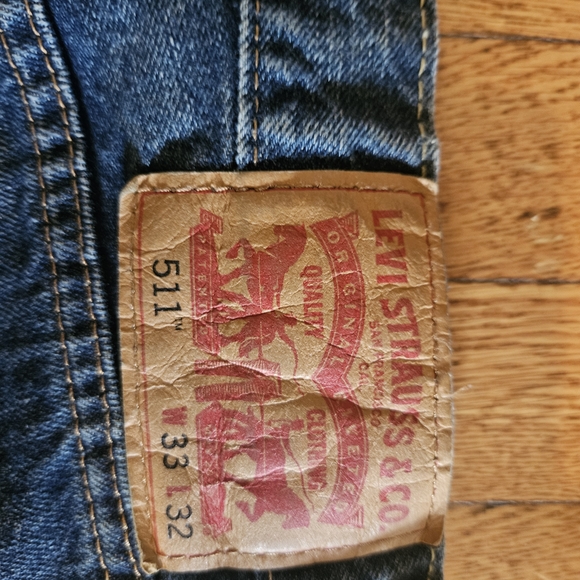 Levis Distressed Blue Jeans - Picture 14 of 14